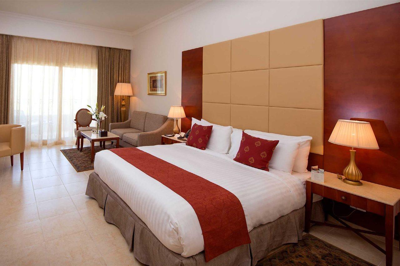 Baron Palace Sahl Hasheesh Gurdaka Kültér fotó A room at the Hilton Sharm El Sheikh